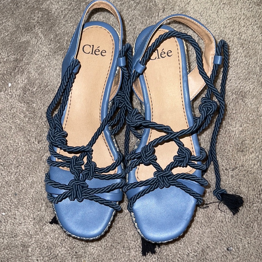 Blue platform Sandals size 9, great for a summer dress